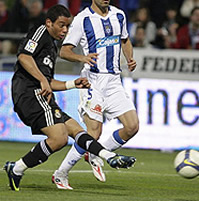 Foto de El Real Madrid vence al Recreativo 0-1 y mantiene el pulso en la liga