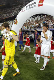 Foto de Real Madrid y F.C. Barcelona empatan a dos en la ida de la Supercopa