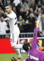 Foto de El Real Madrid vence 2-0 a Osasuna en la ida de Copa